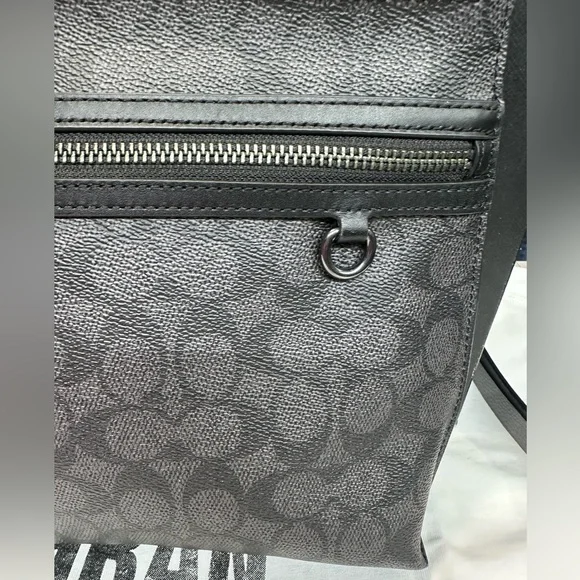 Coach Carry All Pouch In Signature Canvas.New no tag .Gunmetal/Charcoal/Black - Picture 9 of 10